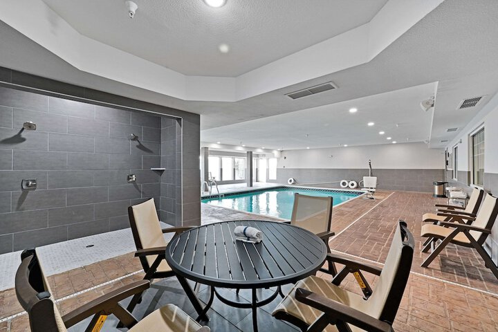 Country Inn & Suites by Radisson Bloomington-Normal Airport, IL