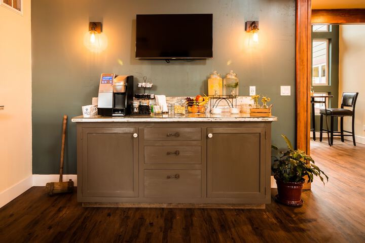 Breakfast/Coffee Service 66 of 78