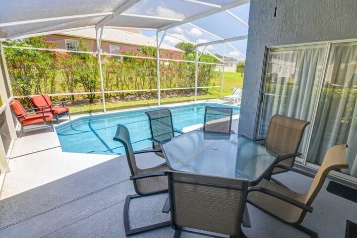 Southern Breeze Great Pool Space! 4 Bedroom Home by RedAwning