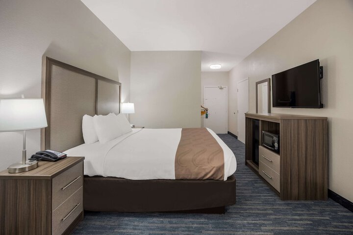 Room 9 of 34