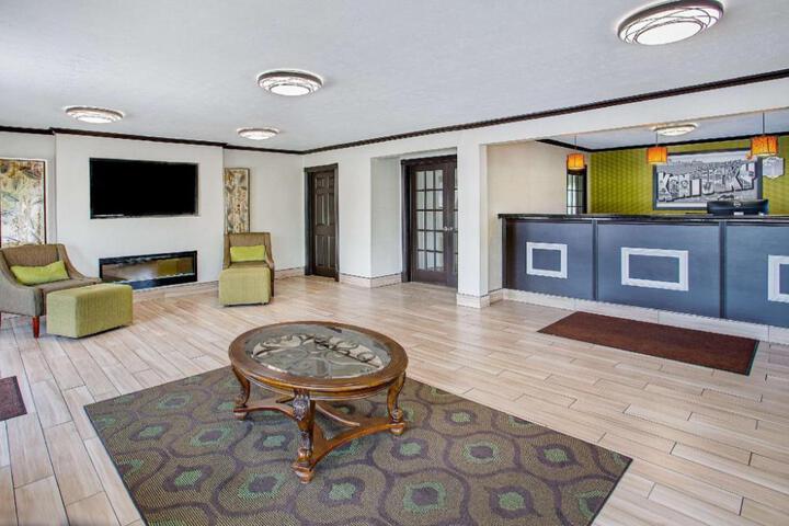 Super 8 by Wyndham Cave City