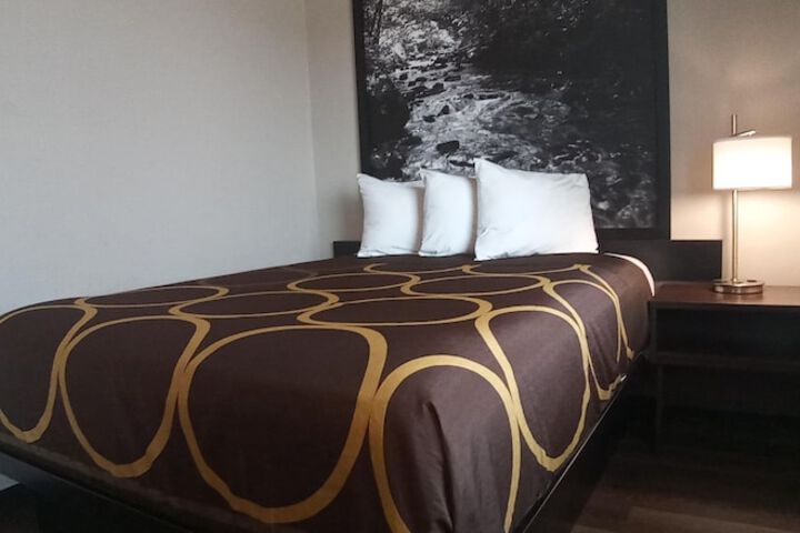 Room 15 of 18