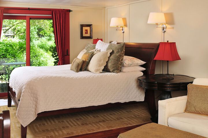 1795 Acorn Inn B & B