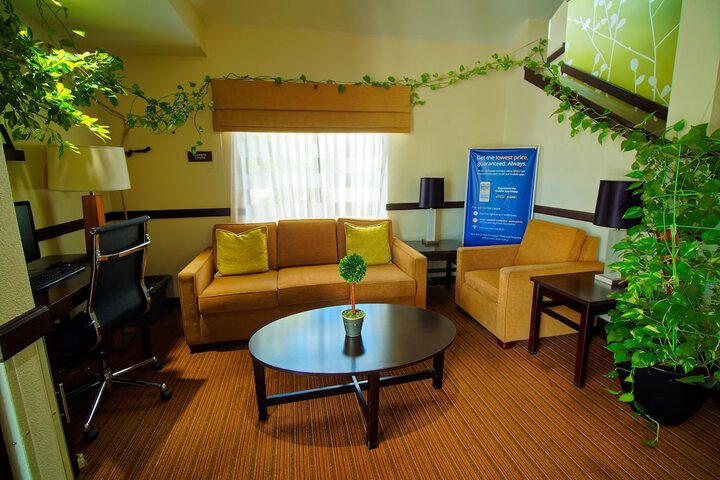 Business Center 17 of 17