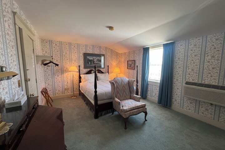 Strawtown Inn & Events