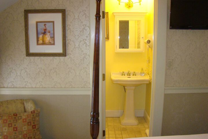Room 12 of 84