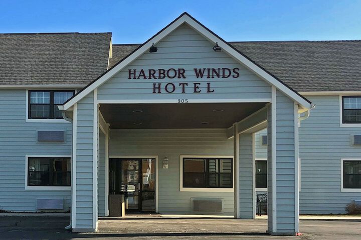 Harbor Winds Hotel
