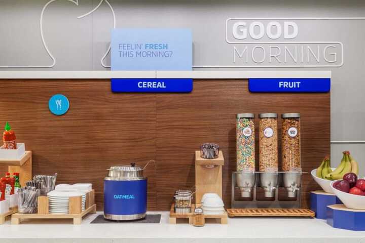 Breakfast/Coffee Service 100 of 107