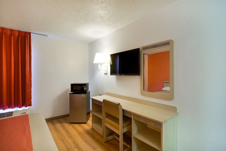 Room 18 of 28