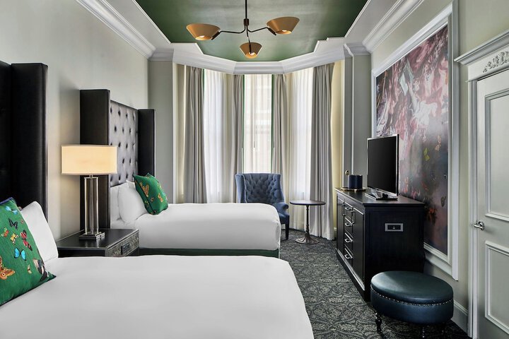 Room 51 of 212