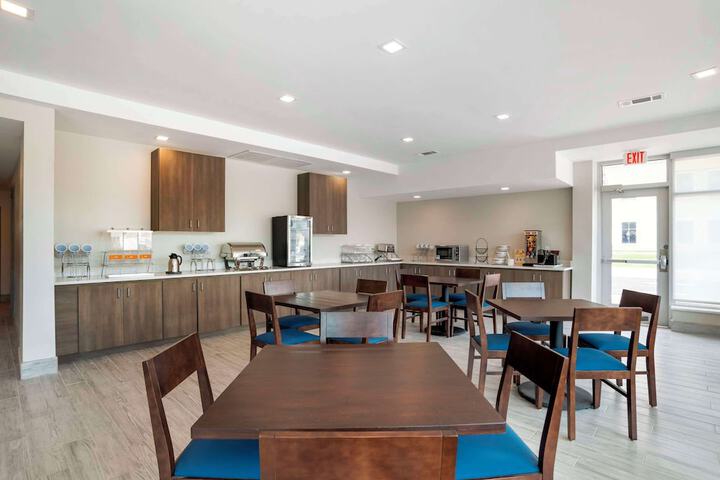 Breakfast/Coffee Service 43 of 47