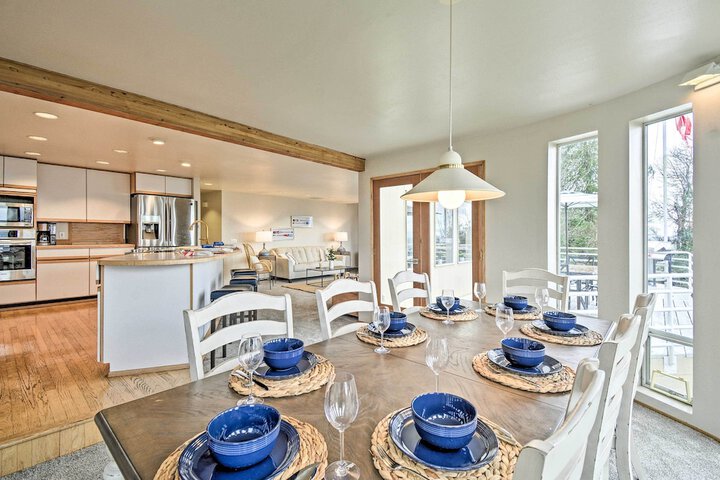 Unique Port Ludlow Home w / 3 Decks & Hot Tub!