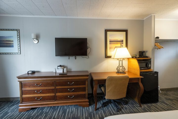 Scottys Lakeside Resort