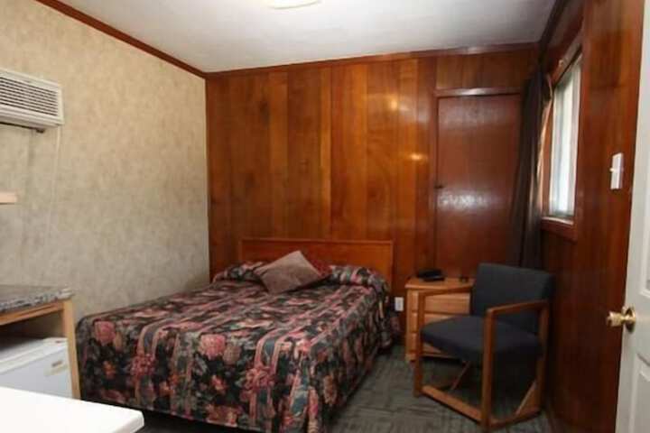 Room 32 of 44