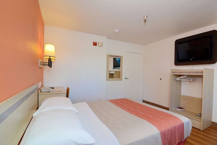 Room 16 of 26