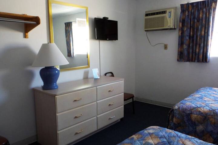 Golden Rail Motel