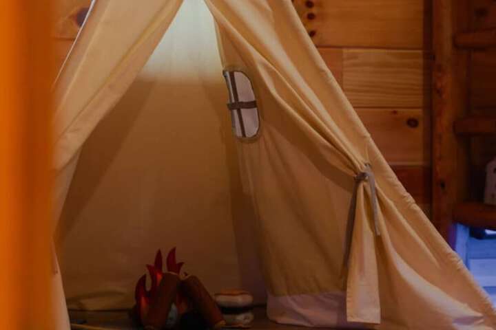 Sleeps 16! Luxury Cabin With Game Room & Hot Tub