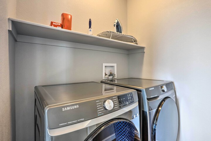 6 Mi to Dtwn Denver: Townhome w / Patio!