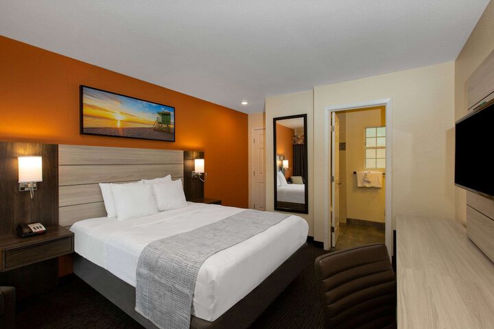 Room 8 of 22