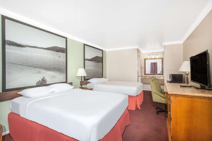 Room 14 of 16