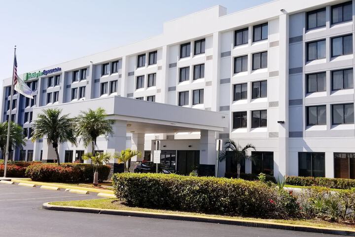 Holiday Inn Express & Suites Miami - Hialeah by IHG