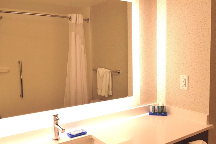 Room 42 of 62
