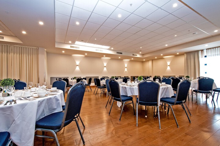Ballroom/Hall 96 of 112