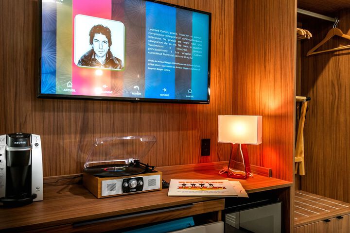 Room 32 of 40