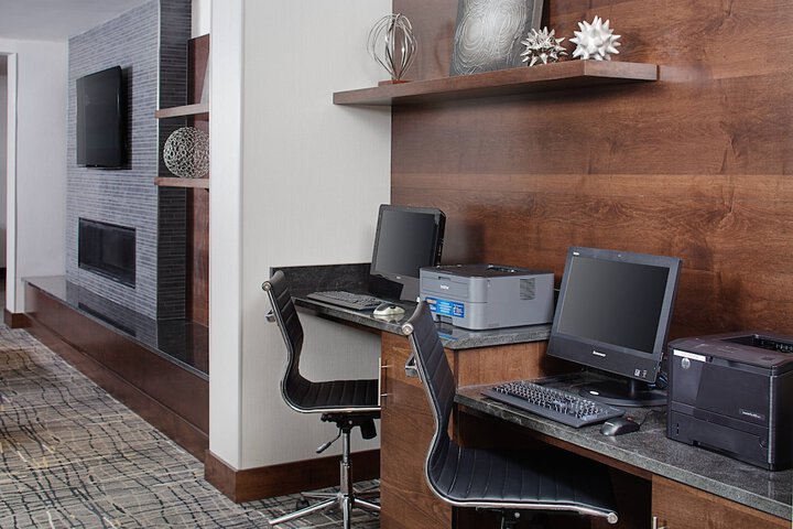 Courtyard by Marriott Manchester - Boston Regional Airport