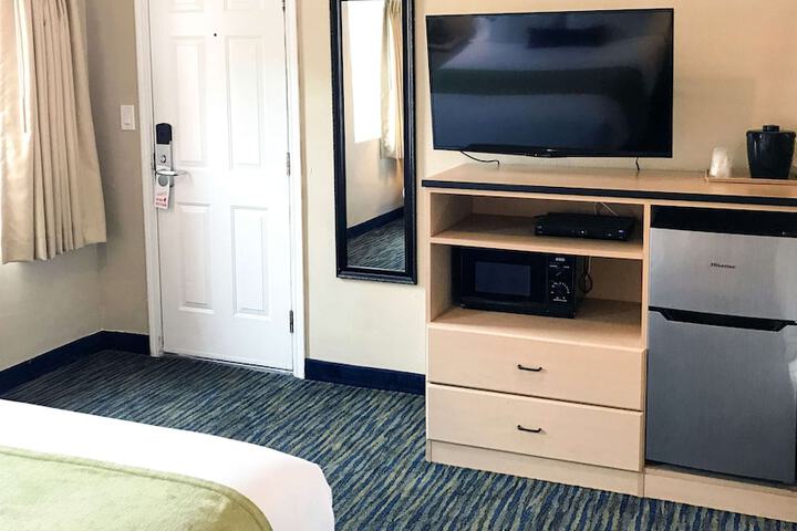 Room 32 of 47