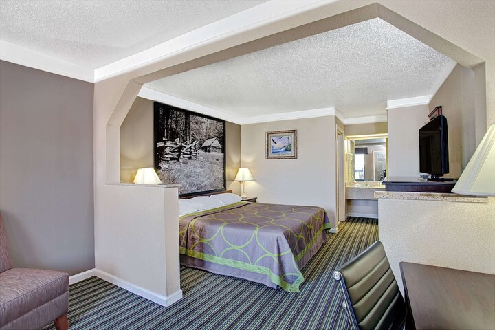 Room 11 of 15