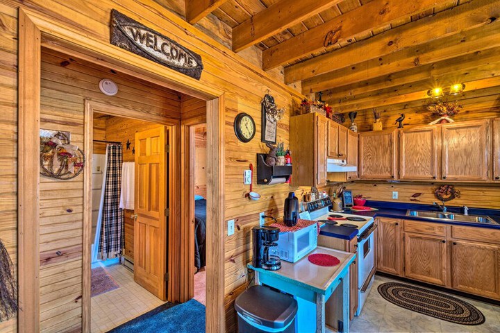 Quiet & Private Cabin 5 Mi to Dale Hollow Lake!