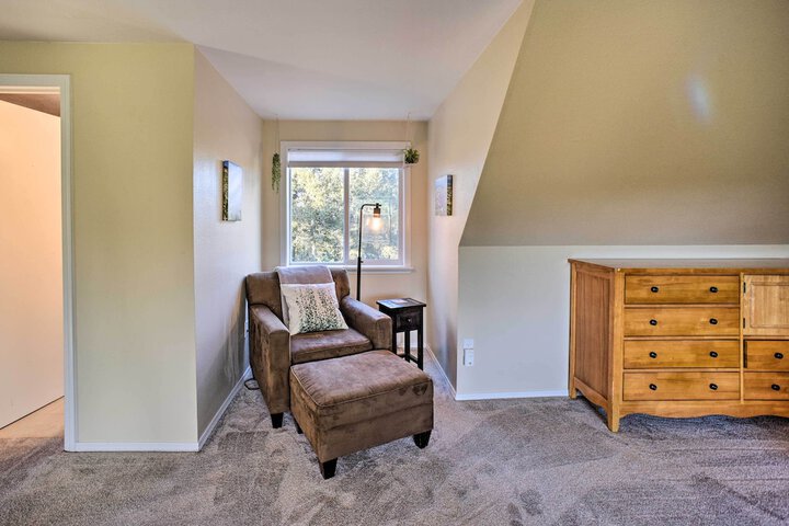 mountain Haven w / Deck + Pikes Peak Views!