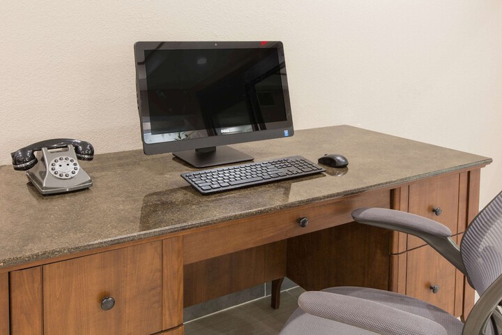 Business Center 17 of 17