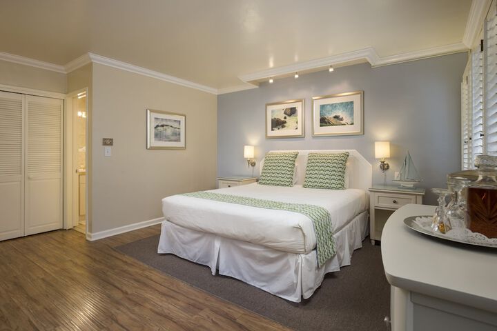 Room 13 of 32