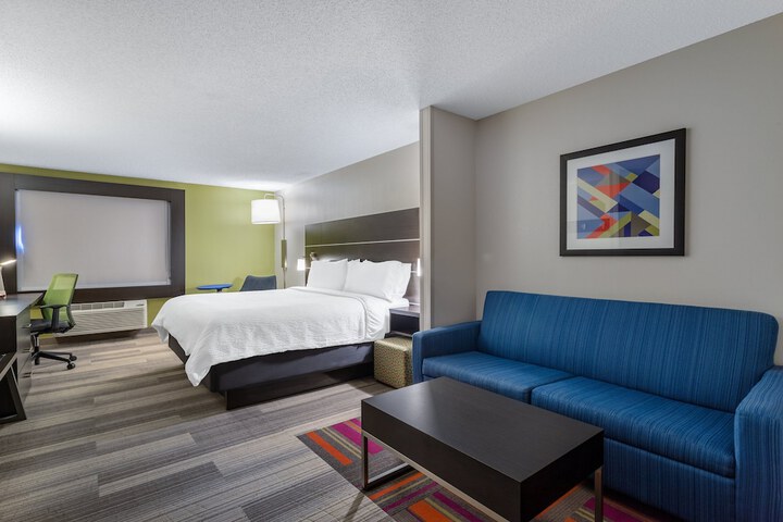 Holiday Inn Express & Suites Vadnais Heights by IHG