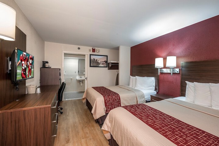 Room 10 of 32