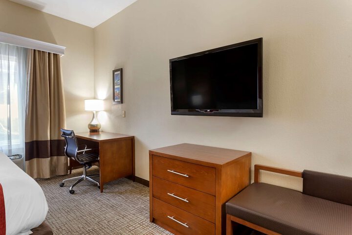 Room 32 of 38