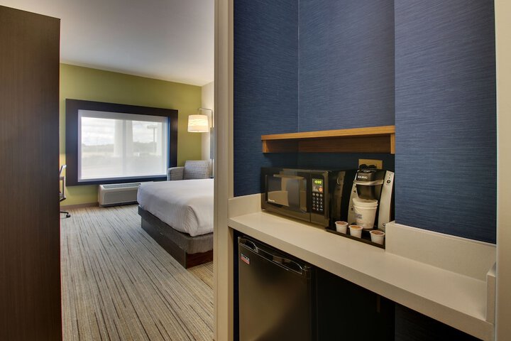 Holiday Inn Express & Suites Morris by IHG