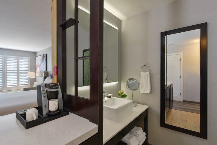 Room 34 of 59