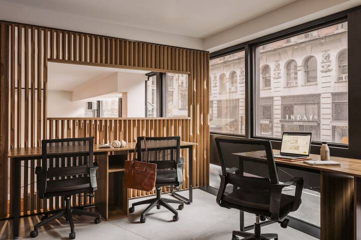Business Center 50 of 61
