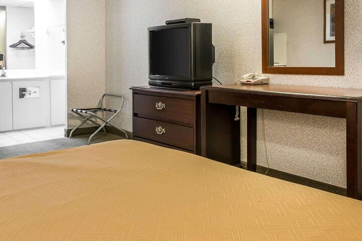 Rodeway Inn Madison Heights - Detroit