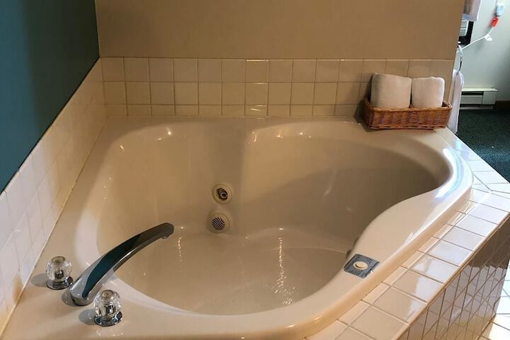 Hot Tub 34 of 35