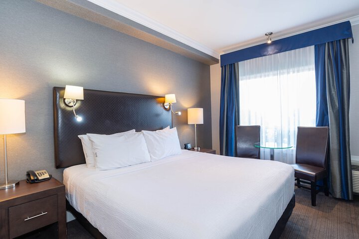 Room 35 of 60