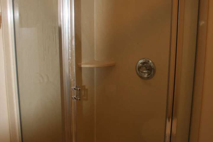 Room 33 of 82