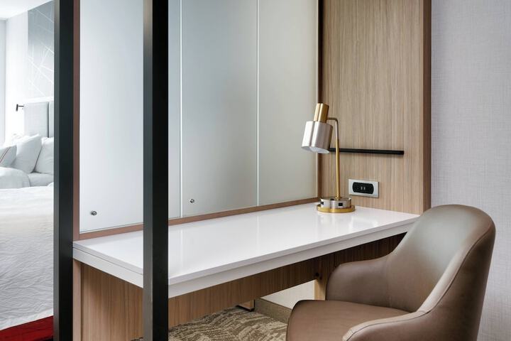 Room 25 of 32