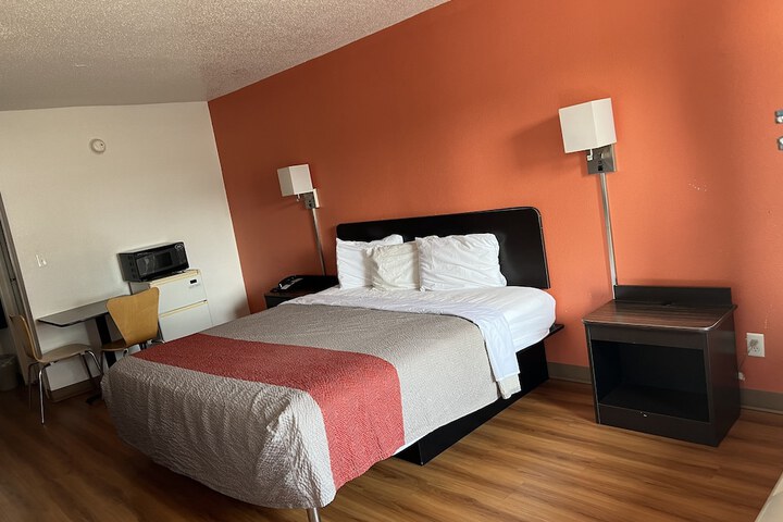 Room 5 of 6