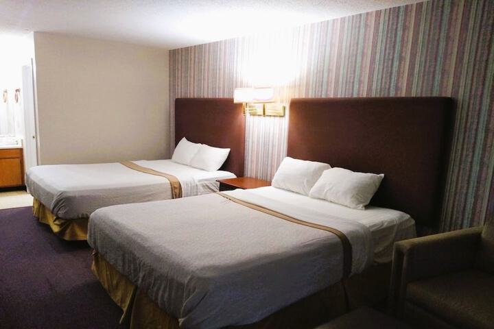Room 10 of 13