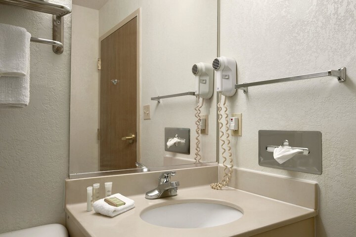 Room 10 of 23