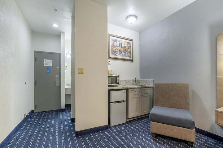 Room 81 of 117